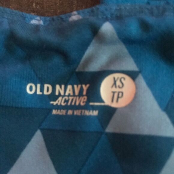 Old Navy Active Crop Leggings XS EUC - Picture 3 of 3